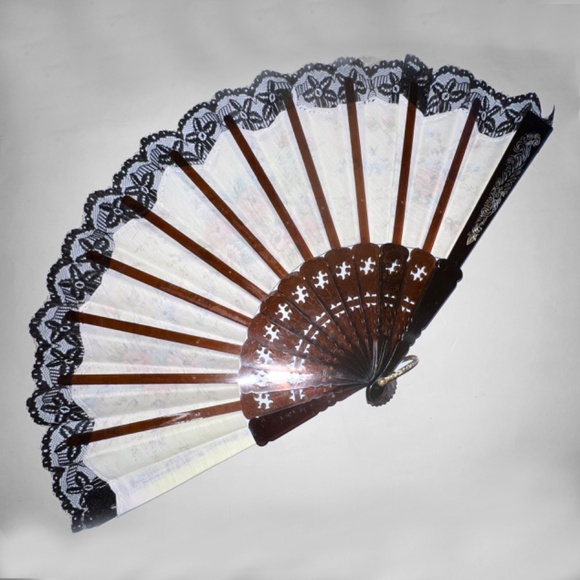 Vintage Floral Lace-Edged Fan - Picture 7 of 7